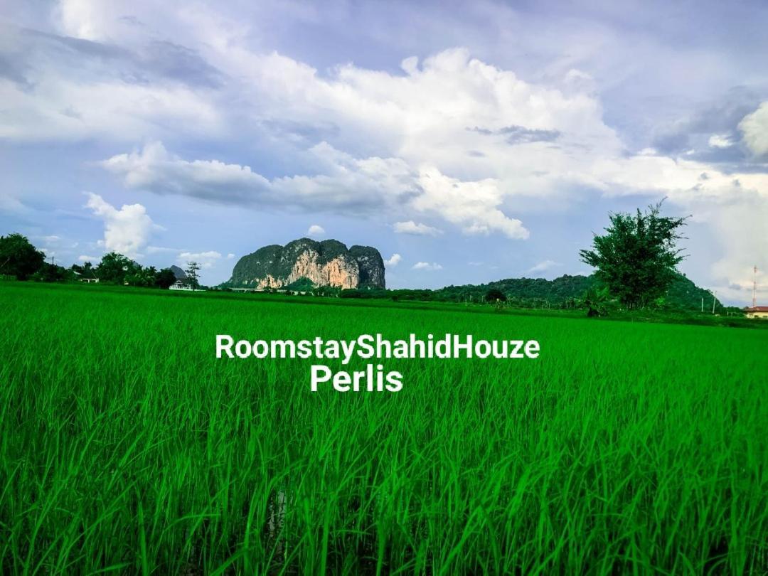 Roomstay Shahid Hou'Ze Kangar Ngoại thất bức ảnh